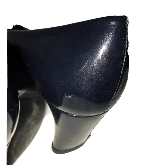 Stuart Weizman midnight blue pumps. - Picture 6 of 7